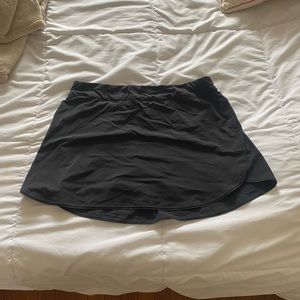 •Outdoor Voices Skort L•